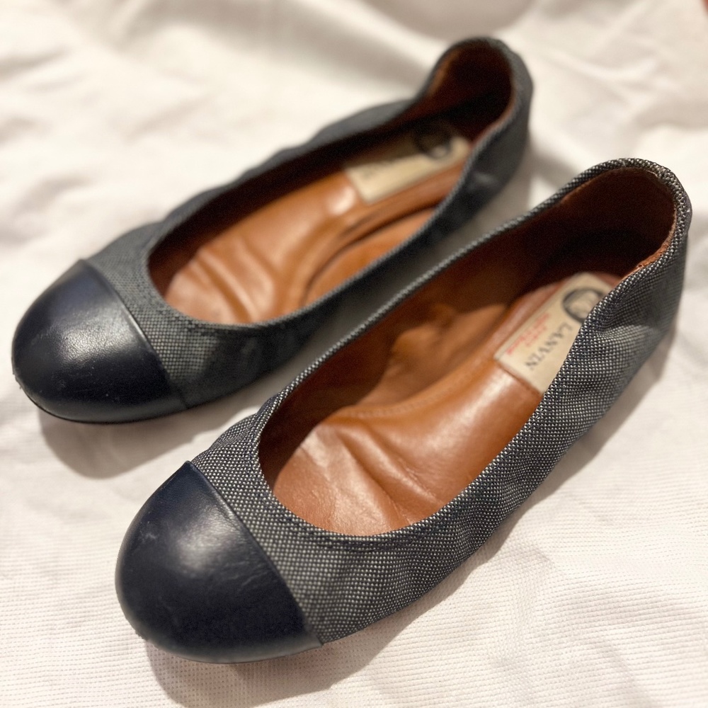 Lanvin Navy leather flats in Size 6